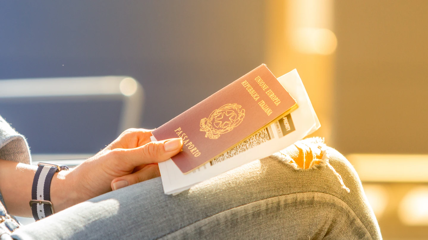Pasaporte de Italia con documentación Pasaporte de Italia con documentación