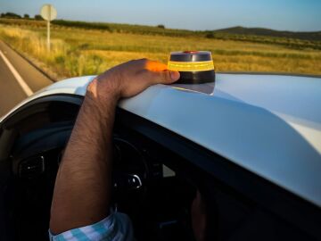 Entonces, si voy al extranjero, &iquest;necesito una baliza V16 si viajo a Espa&ntilde;a desde el extranjero y me vale en el extranjero si viajo desde Espa&ntilde;a?