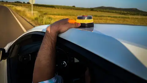 Entonces, si voy al extranjero, ¿necesito una baliza V16 si viajo a España desde el extranjero y me vale en el extranjero si viajo desde España? Entonces, si voy al extranjero, ¿necesito una baliza V16 si viajo a España desde el extranjero y me vale en el extranjero si viajo desde España?