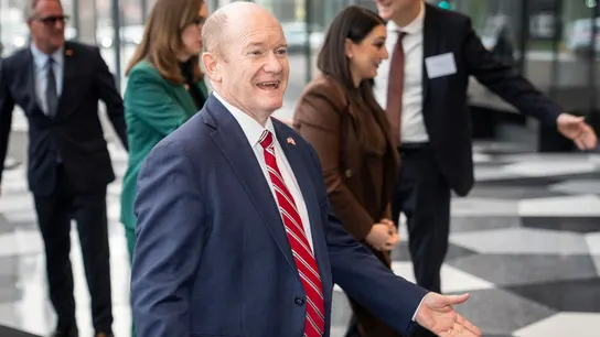 El senador demócrata por Delaware Chris Coons, que ejerció de líder de la delegación de once congresistas y senadores que ha viajado este viernes a Dinamarca. El senador demócrata por Delaware Chris Coons, que ejerció de líder de la delegación de once congresistas y senadores que ha viajado este viernes a Dinamarca.