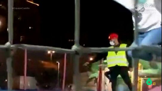 Chico con un chaleco