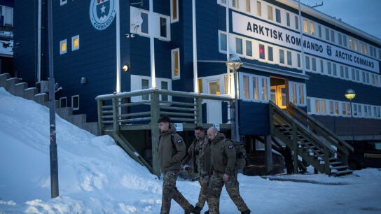 Militares en Nuuk, Groenlandia.