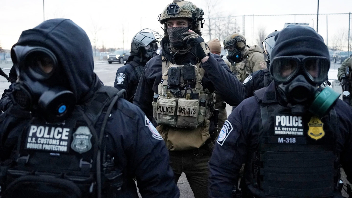 Agentes de la Policía de Estados Unidos en Minneapolis Agentes de la Policía de Estados Unidos en Minneapolis