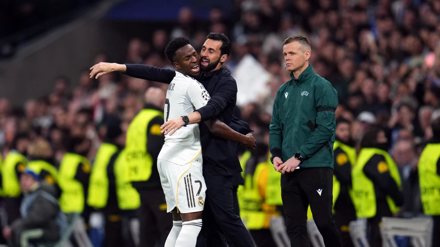 Vinicius Jr y Álvaro Arbeloa Vinicius Jr y Álvaro Arbeloa