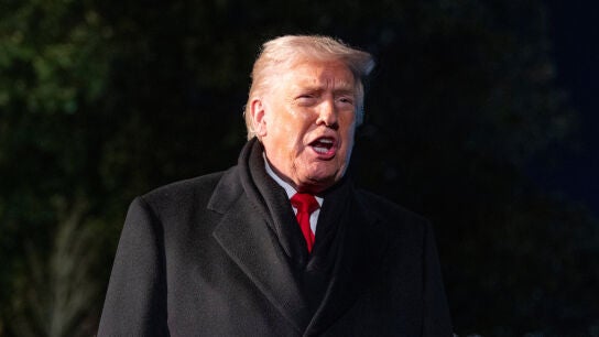 El presidente de Estados Unidos, Donald Trump, antes de volar al Foro de Davos en Suiza