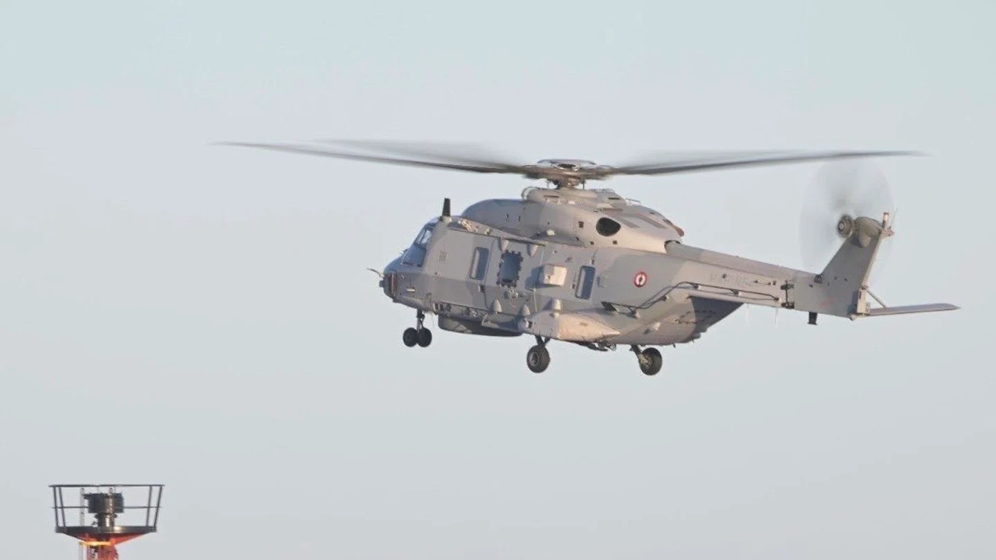 Imagen de un helicóptero francés. Imagen de un helicóptero francés.