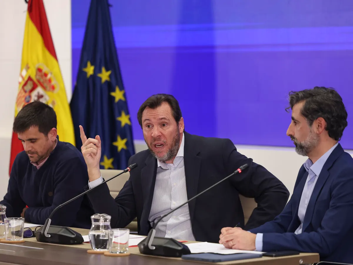 Puente asegura que no ha tenido "ni un minuto" para pensar en su dimisión, pero las responsabilidades "que sean y de quien sean" serán asumidas