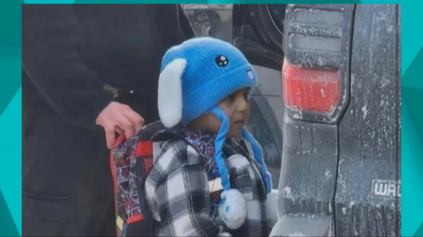 Imagen del niño Liam Ramos siendo detenido por el ICE Imagen del niño Liam Ramos siendo detenido por el ICE
