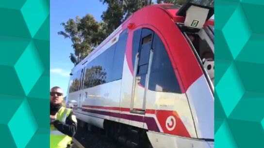 Al menos tres heridos leves en el choque de un tren contra una gr&uacute;a en Alumbres (Cartagena)