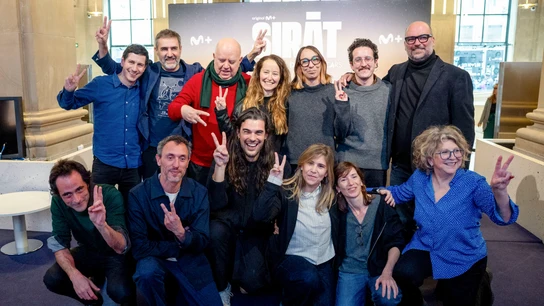 El director de 'Sirat', Óliver Laxe (c, delante), junto a su equipo, celebra las nominaciones a los Óscar a mejor película internacional y a mejor sonido El director de 'Sirat', Óliver Laxe (c, delante), junto a su equipo, celebra las nominaciones a los Óscar a mejor película internacional y a mejor sonido