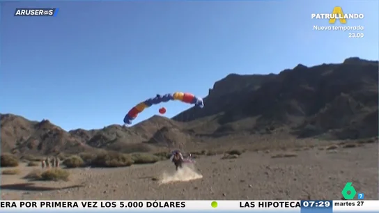 El emocionante pacto de un hombre de 90 años: celebra su cumpleaños saltando en paracaídas con su médico El emocionante pacto de un hombre de 90 años: celebra su cumpleaños saltando en paracaídas con su médico