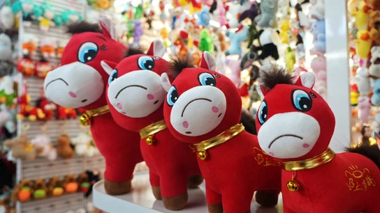 De fallo de fábrica a fenómeno viral: la historia del caballo triste de peluche que arrasa en el Año Nuevo chino De fallo de fábrica a fenómeno viral: la historia del caballo triste de peluche que arrasa en el Año Nuevo chino