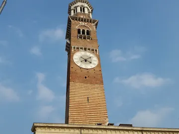 Descubre la Torre de Lamberti de Verona y la curiosa utilidad de sus dos campanas Descubre la Torre de Lamberti de Verona y la curiosa utilidad de sus dos campanas