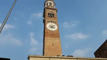Descubre la Torre de Lamberti de Verona y la curiosa utilidad de sus dos campanas Descubre la Torre de Lamberti de Verona y la curiosa utilidad de sus dos campanas