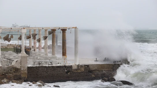 Temporal de oleaje y viento en Málaga. Temporal de oleaje y viento en Málaga.