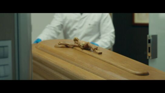 Juanjo, trabajador de una funeraria familiar: "Mis primos y yo jug&aacute;bamos al escondite en la exposici&oacute;n de f&eacute;retros de mi abuelo"