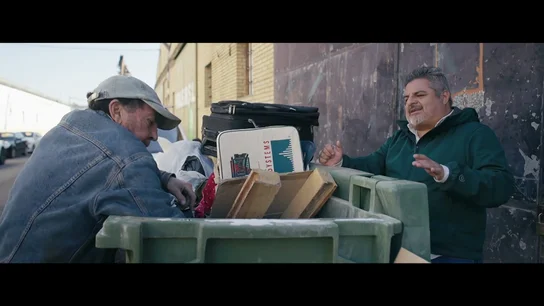 El susto de Jalis de la Serna al ayudar a un hombre que sobrevive recogiendo chatarra: "Acabamos de tocar una rata muerta" El susto de Jalis de la Serna al ayudar a un hombre que sobrevive recogiendo chatarra: "Acabamos de tocar una rata muerta"