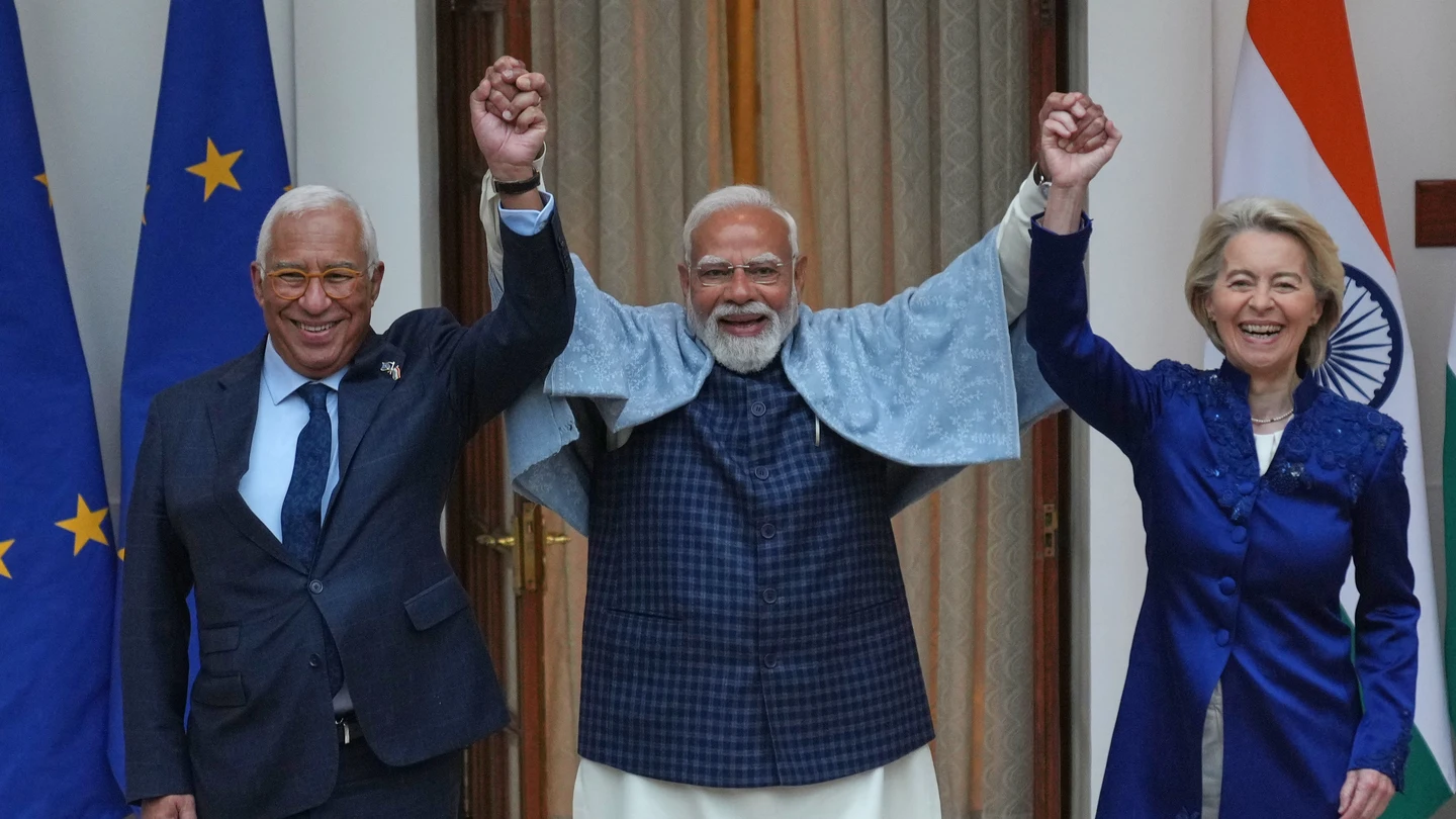 António Costa, Narendra Modi y Ursula Von der Leyen celebran el acuerdo alcanzado entre la Unión Europea y la India António Costa, Narendra Modi y Ursula Von der Leyen celebran el acuerdo alcanzado entre la Unión Europea y la India