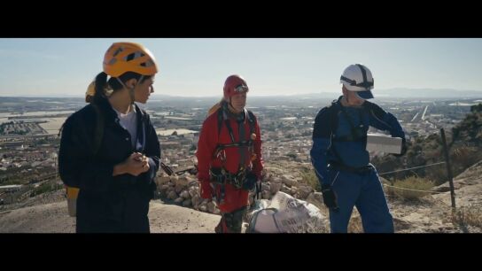 Casi sin ox&iacute;geno y a 40 metros bajo tierra: as&iacute; trabajan los cient&iacute;ficos en una cueva radioactiva para prevenir los terremotos en Murcia