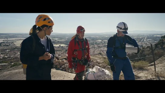 Casi sin oxígeno y a 40 metros bajo tierra: así trabajan los científicos en una cueva radioactiva para prevenir los terremotos en Murcia Casi sin oxígeno y a 40 metros bajo tierra: así trabajan los científicos en una cueva radioactiva para prevenir los terremotos en Murcia