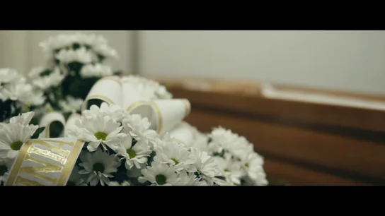 Un trabajador de un tanatorio, sobre las peticiones más comunes de los familiares: "Quieren que metamos dibujos de los nietos o tabaco" Un trabajador de un tanatorio, sobre las peticiones más comunes de los familiares: "Quieren que metamos dibujos de los nietos o tabaco"