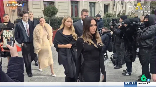 El vídeo de David y Victoria Beckham en el que reaparecen con sus hijos en París tras el comunicado de Brooklyn El vídeo de David y Victoria Beckham en el que reaparecen con sus hijos en París tras el comunicado de Brooklyn