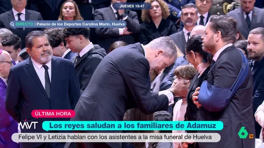 Iñaki López destaca el gesto de los reyes con las familias de las víctimas de Adamuz: "Esta cercanía no la veíamos con su padre" Iñaki López destaca la cercanía de los reyes Felipe VI y Letizia con las familias de las víctimas del accidente ferroviario durante la misa de Huelva y opina que el monarca "ha aprendido a ser más cercano gracias a la labor de Letizia".