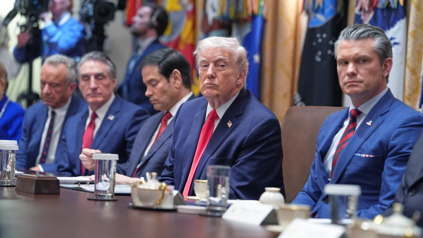 El presidente de Estados Unidos (EEUU), Donald Trump, este jueves durante la primera reunión de gabinete del año. El presidente de Estados Unidos (EEUU), Donald Trump, este jueves durante la primera reunión de gabinete del año.