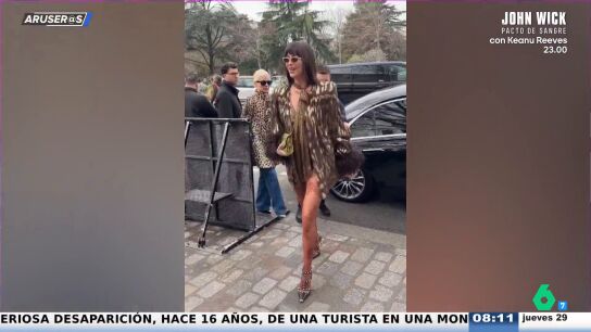 El espectacular look de Dakota Johnson en el desfile de Valentino en la Semana de la Alta Costura de Par&iacute;s