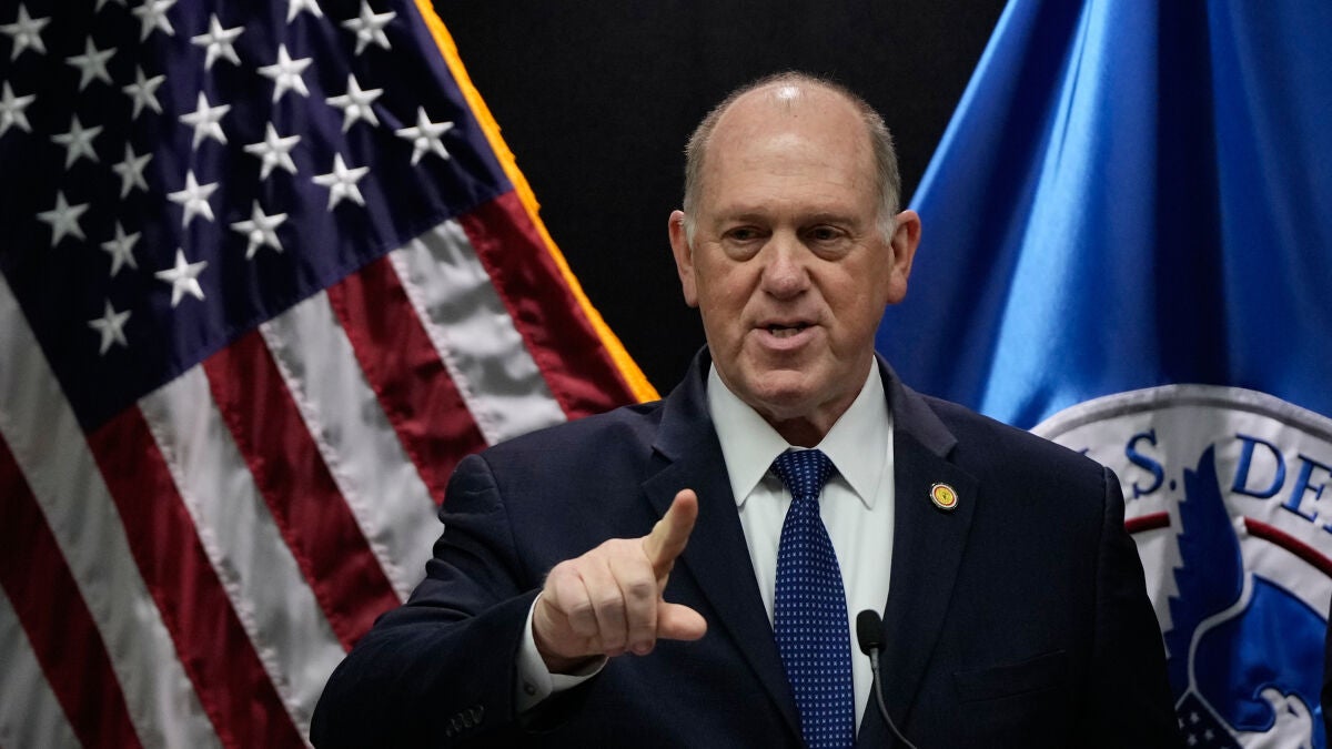 El 'zar' de la frontera de Trump anuncia el fin del despliegue masivo de agentes del ICE en Minnesota