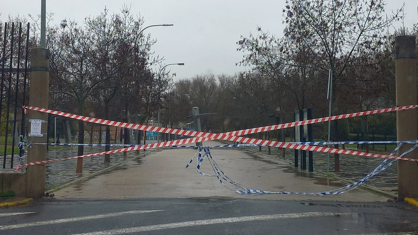 Parque de Ciudad Real precintado por la meteorología. Parque de Ciudad Real precintado por la meteorología.