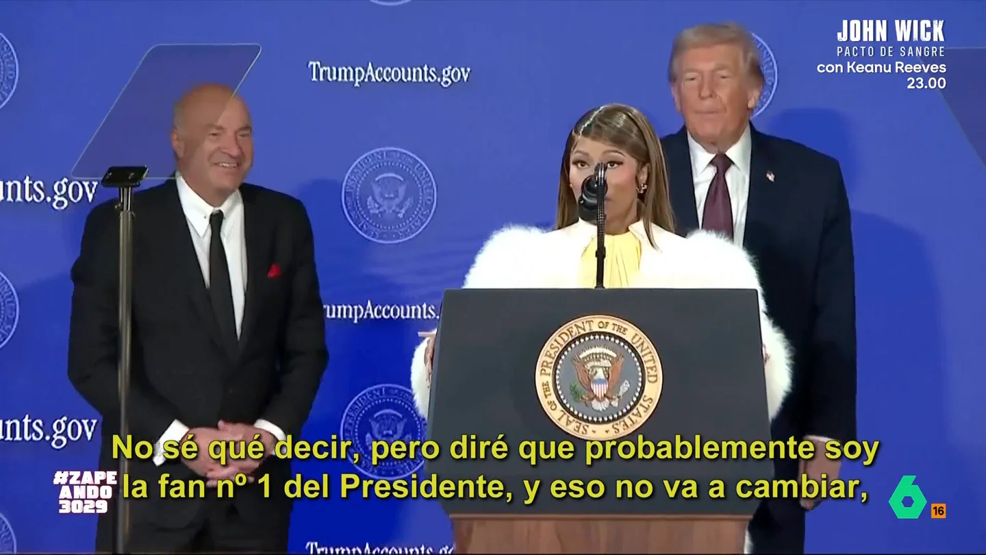 Nicki Minaj sorprende declarándose la "fan número uno" de Trump: "Si hay un momento bueno para apoyarle, es este" Nicki Minaj compartía un acto con Donald Trump en el que no solo llamó la atención por sus palabras de apoyo al presidente, sino también por el llamativo abrigo que, según Dani Mateo, es porque "mató a un oso" en Groenlandia.