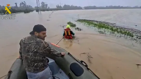 Evacuan a medio centenar de personas por la crecida del río Guadalete Evacuan a medio centenar de personas por la crecida del río Guadalete