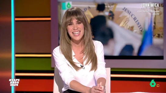 María Gómez intenta imitar a Glòria Serra frente a la periodista: "Se me ha ido a Piqueras" La presentadora de 'Equipo de Investigación' visita Zapeando para hablar sobre el aniversario del programa y, además, presentar el reportaje que se estrenará este viernes titulado 'La luz del mundo, fe, poder y control'.