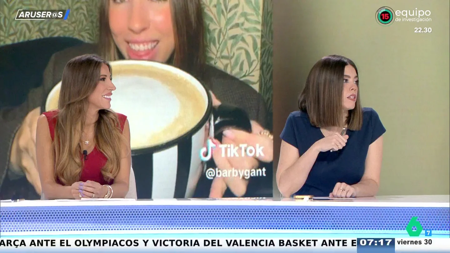Así es el café XXL de tres litros madrileño que no convence en Aruser@s: "Se queda frío y se comparten babas" Así es el café XXL de tres litros madrileño que no convence en Aruser@s: "Se queda frío y se comparten babas"
