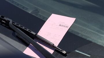 Multa en el parabrisas del coche