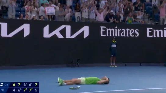 Puro cine: ojo a la inmediata reacción de Carlos Alcaraz tras ganar a Zverev en el Open de Australia Puro cine: ojo a la inmediata reacción de Carlos Alcaraz tras ganar a Zverev en el Open de Australia