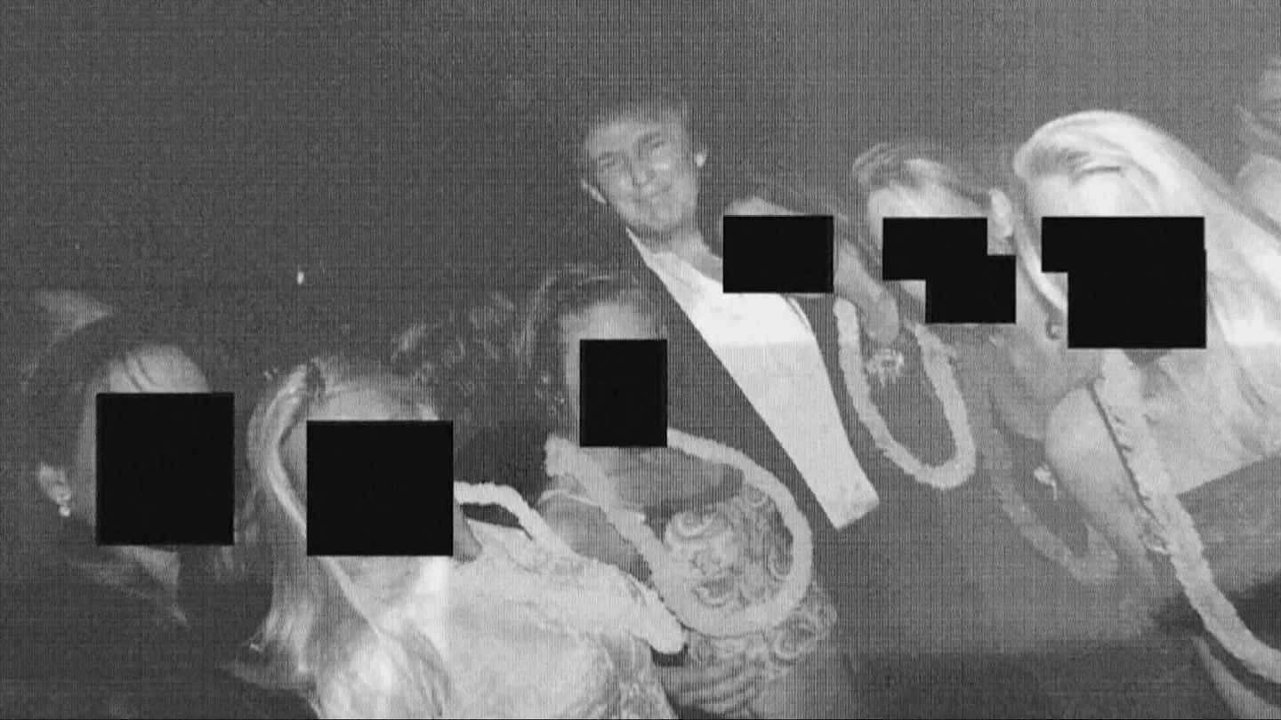 Donald Trump, con varias jóvenes Donald Trump, con varias jóvenes