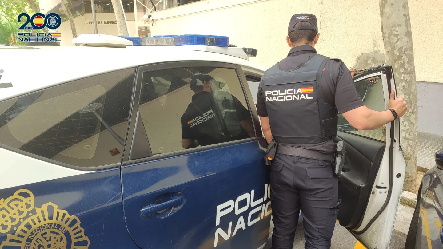 Agente de la Policía Nacional, en una imagen de archivo. Agente de la Policía Nacional, en una imagen de archivo.