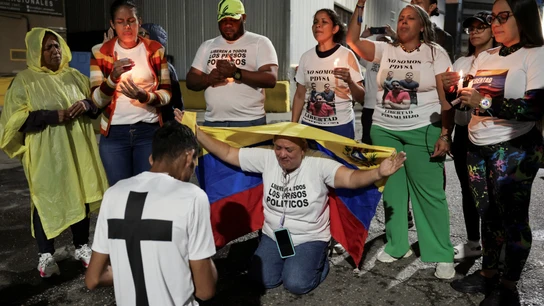 Familiares de presos en las puertas de El Helicoide. Familiares de presos en las puertas de El Helicoide.