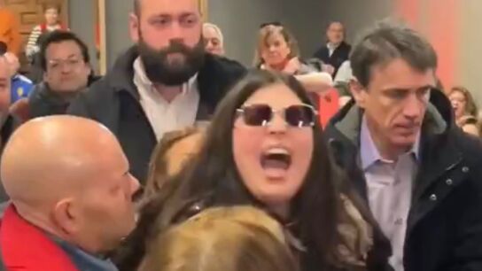 Una concejala del PP insulta a S&aacute;nchez en pleno mitin.