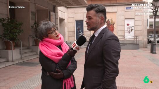 &iquest;Est&aacute;n enganchados al m&oacute;vil los Diputados? Thais Villas ha visitado la Carrera de San Jer&oacute;nimo para conocer los h&aacute;bitos de sus se&ntilde;or&iacute;as en cuanto al uso de esta tecnolog&iacute;a. 