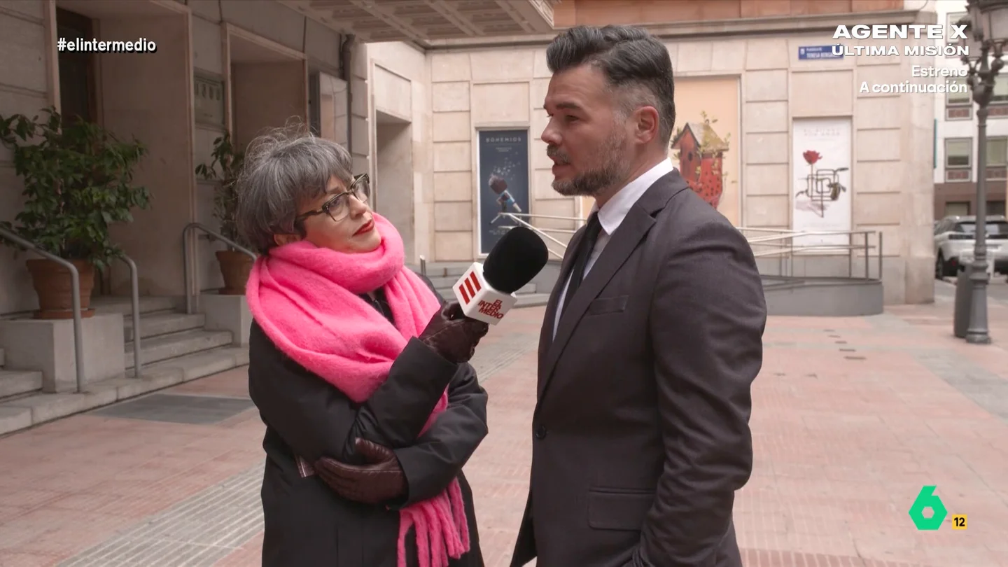 La 'queja' de Gabriel Rufián contra Oriol Junqueras: "A veces llama a unas horas..." ¿Están enganchados al móvil los Diputados? Thais Villas ha visitado la Carrera de San Jerónimo para conocer los hábitos de sus señorías en cuanto al uso de esta tecnología.