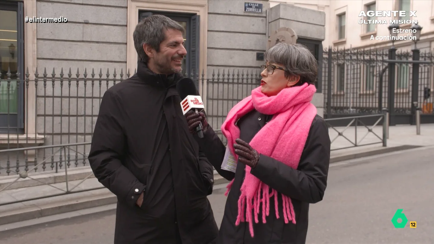 Ernest Urtasun confiesa a Thais Villas qué hace en el gimnasio: "Bastante el ridículo" La reportera ha ido hasta el Congreso de los Diputados para hablar con sus señorías sobre sus hábitos. ¿Les gusta comer bien? ¿Van al gimnasio? ¿Tienen algún ultraprocesado favorito? Descubre sus respuestas en el vídeo principal.