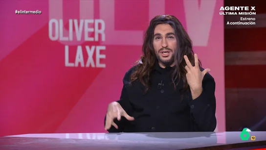 'Oliver Laxe' asegura no estar preocupado por el Oscar Raúl Pérez se convierte en el director Oliver Laxe, nominado al Oscar por Sirat, y en este vídeo reflexiona sobre las 'raves' con Gloria Serra, la regularización de los migrantes o el caos en los Rodalíes.