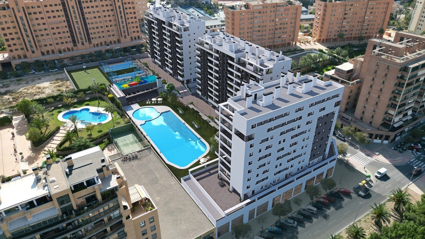 Residencial Les Naus, ubicado en Playa de San Juan, en la ciudad de Alicante. Residencial Les Naus, ubicado en Playa de San Juan, en la ciudad de Alicante.