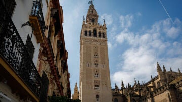 Vista de la fachada norte de la Giralda de Sevilla en una imagen de archivo. 