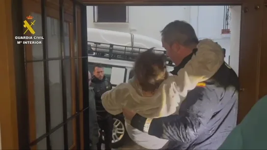 La Guardia Civil desaloja casa por casa en Grazalema por temor a un desprendimiento: "Se han escuchado sonidos raros" La Guardia Civil desaloja casa por casa en Grazalema por temor a un desprendimiento: "Se han escuchado sonidos raros"