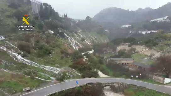 Grazalema, a vista de dron: así ha quedado la localidad gaditana tras las intensas lluvias de la borrasca Leonardo Grazalema, a vista de dron: así ha quedado la localidad gaditana tras las intensas lluvias de la borrasca Leonardo