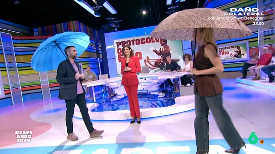 Los consejos en vídeo de María José Gómez y Verdú cuando llevamos paraguas: así hay que actuar para evitar encontronazos en la calle De cara a estos días lluviosos, y los que todavía quedan por venir, María José Gómez y Verdú explica en este vídeo cómo utilizar el paraguas correctamente, desde cómo se abre a qué hacer si nos encontramos a otra persona por la calle.